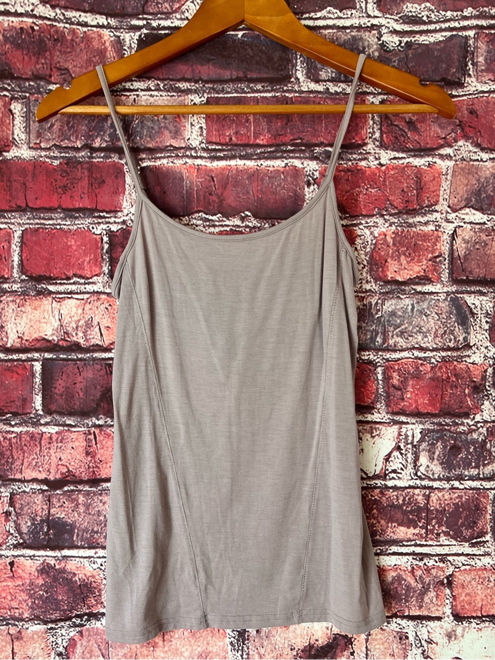 Hinge Close-To-Body Cami Tank Top Grey Taupe